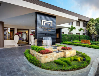 Picture of the entrance to the hotel KC