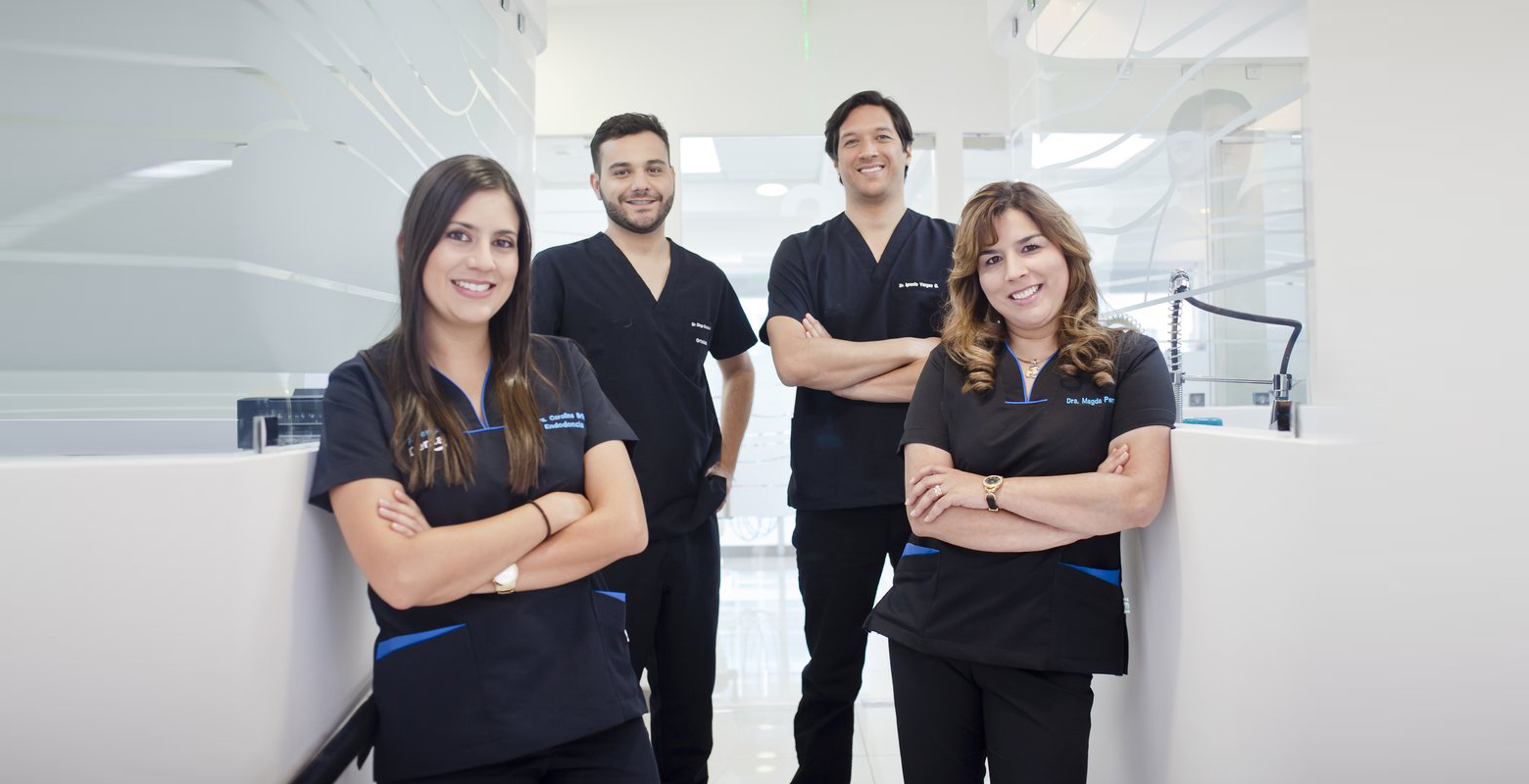 Picture of the CostaRicaDentalCenter dentists team